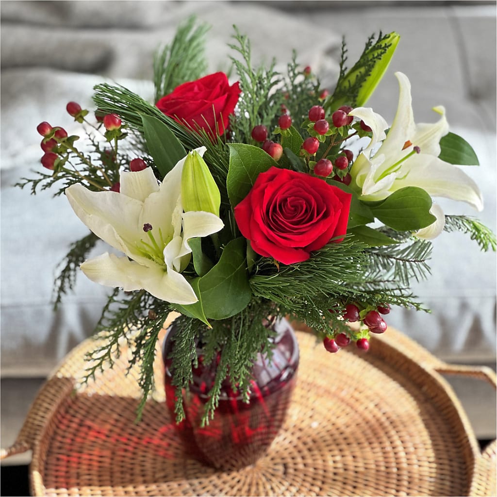 Evergreen Delight Bouquet – Mongis Luxe Creations Llc, Old Bridge NJ