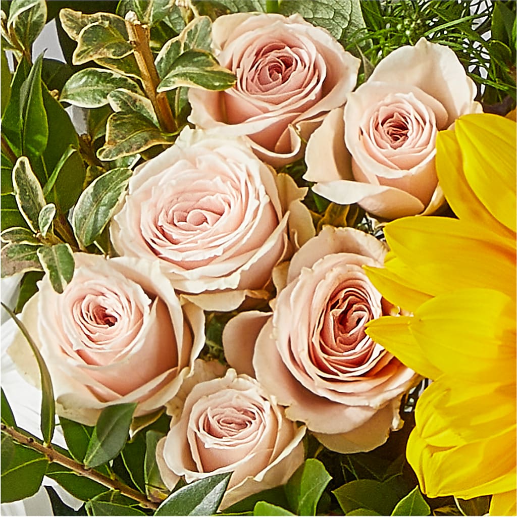 The Good Life Bouquet –  Mongis Luxe Creations Llc, Old Bridge NJ