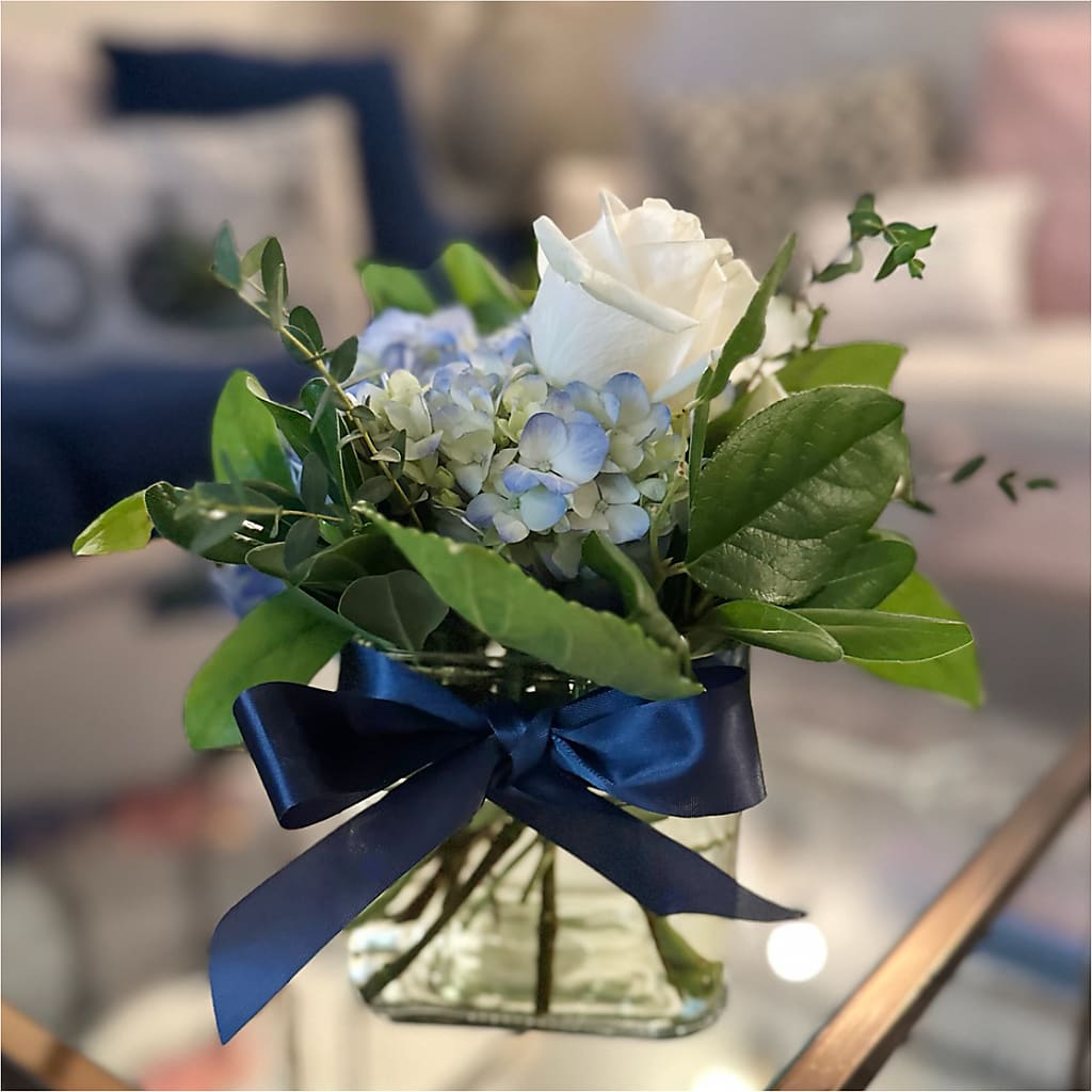 Sky Blue Delight Bouquet –  Mongis Luxe Creations Llc, Old Bridge NJ