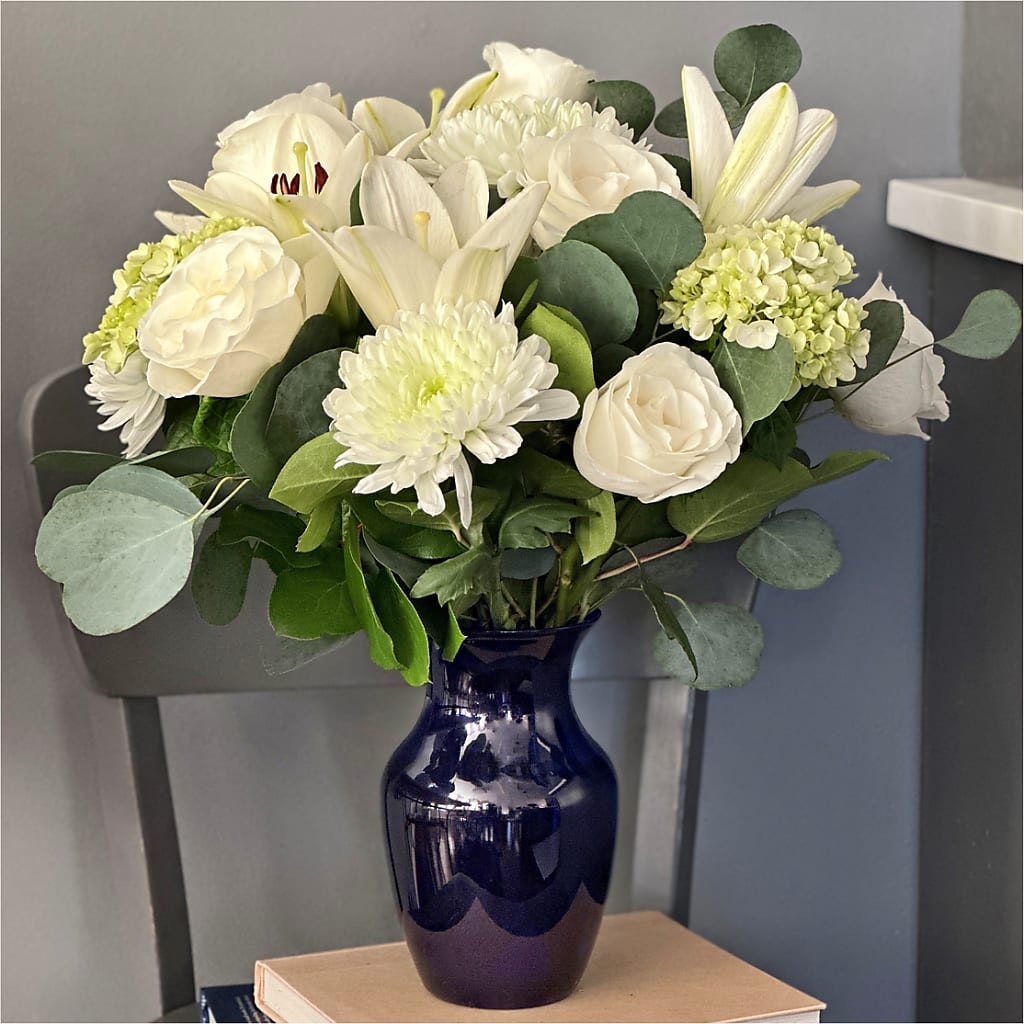 Snowy Dreams Bouquet –  Mongis Luxe Creations Llc, Old Bridge NJ