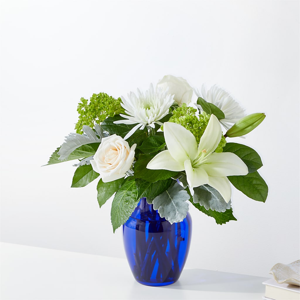 Snowy Dreams Bouquet –  Mongis Luxe Creations Llc, Old Bridge NJ