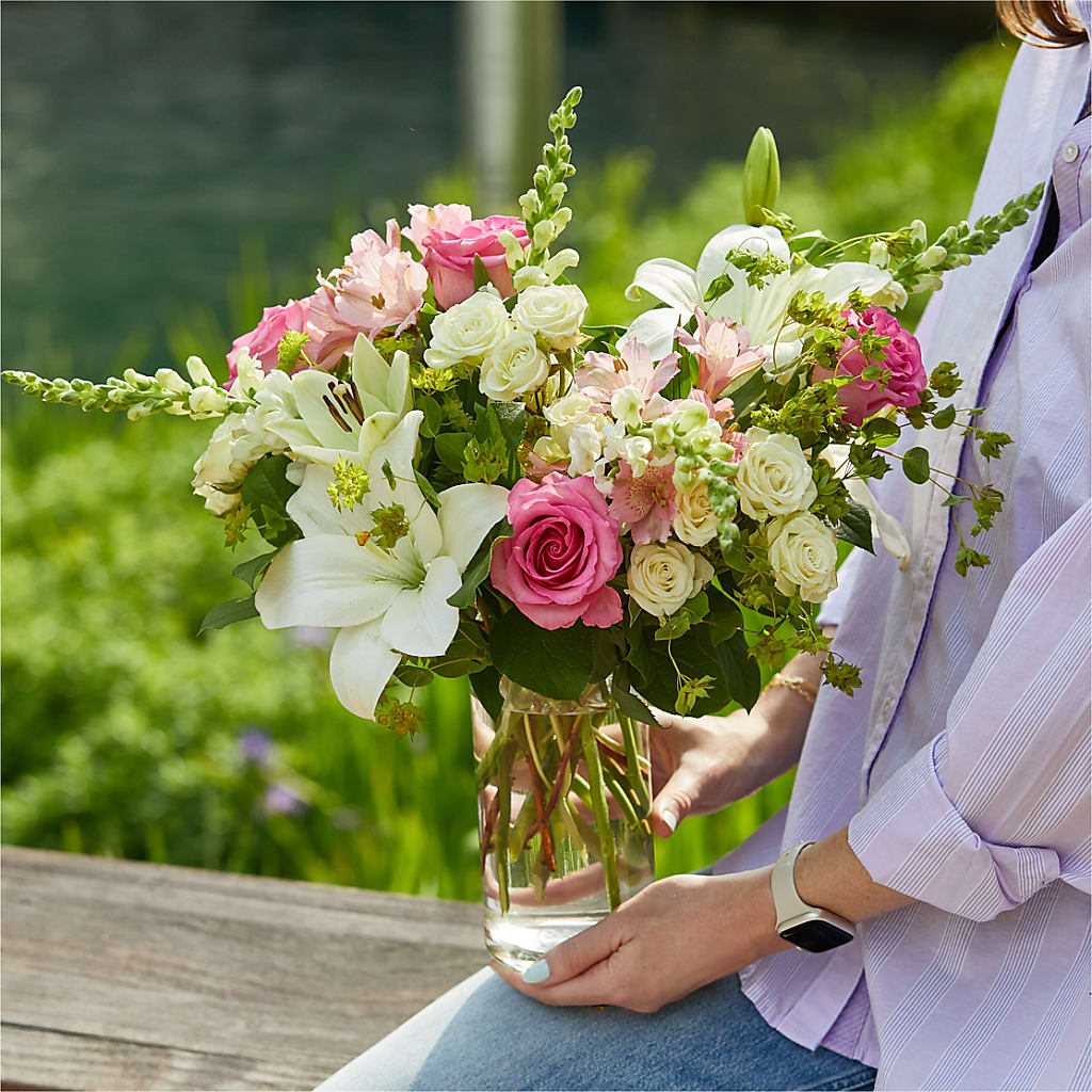 Fondly Bouquet –  Mongis Luxe Creations Llc, Old Bridge NJ
