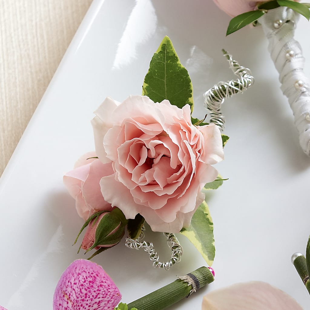 Pink Spray Rose Boutonniere –  Mongis Luxe Creations Llc, Old Bridge NJ